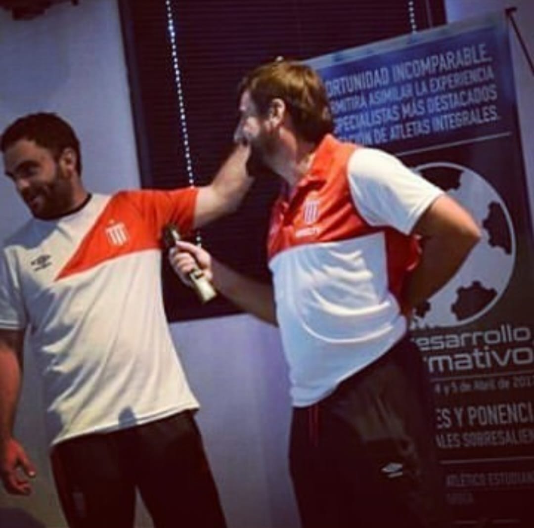 Raúl Salas en una jornada institucional en el Club Estudiantes de La Plata