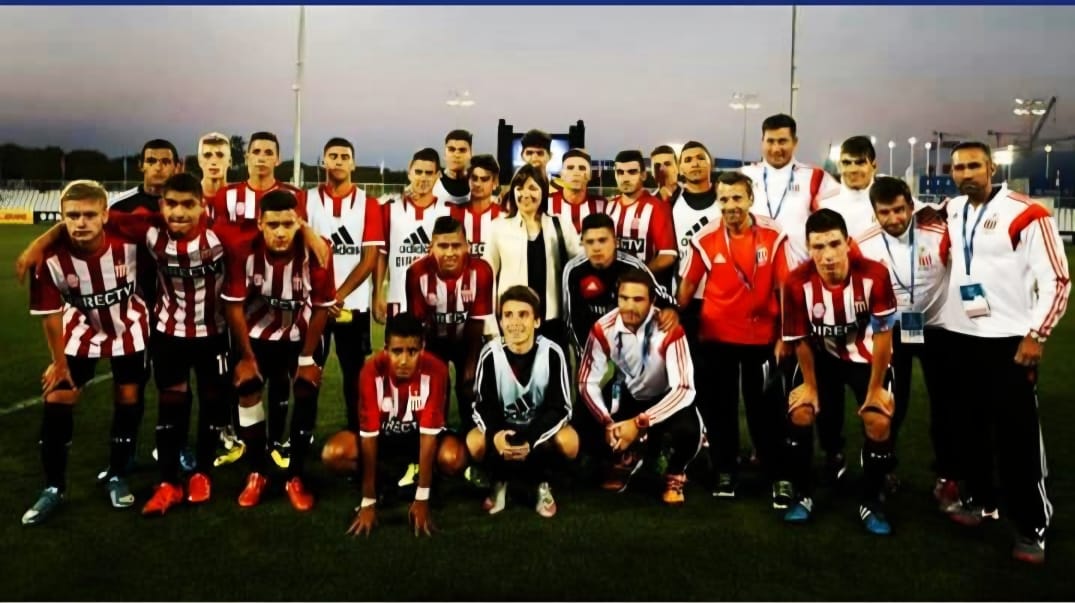 Plantel de Estudiantes de La Plata en la cancha