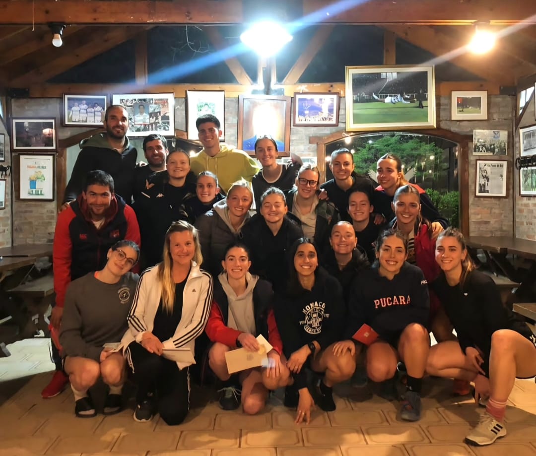 Plantel de hockey femenino del Club Pucará