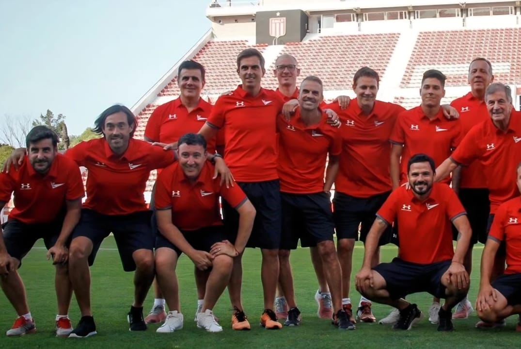 Cuerpo técnico de Estudiantes de La Plata en el estadio